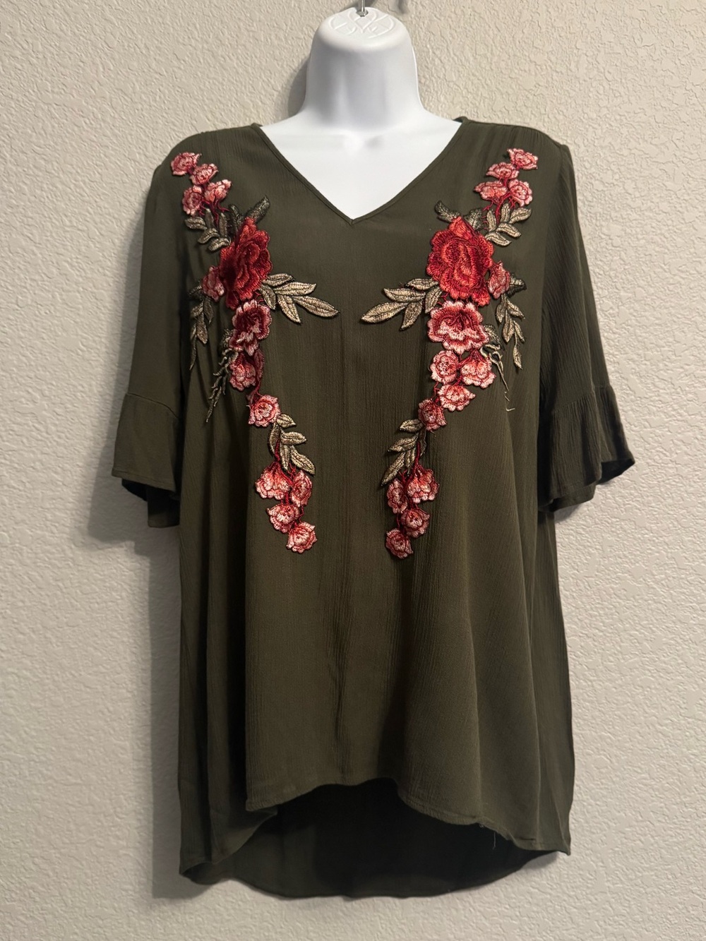Anthropologie PLEIONE Green V-Neck Floral Embroidered Women's Top Small
